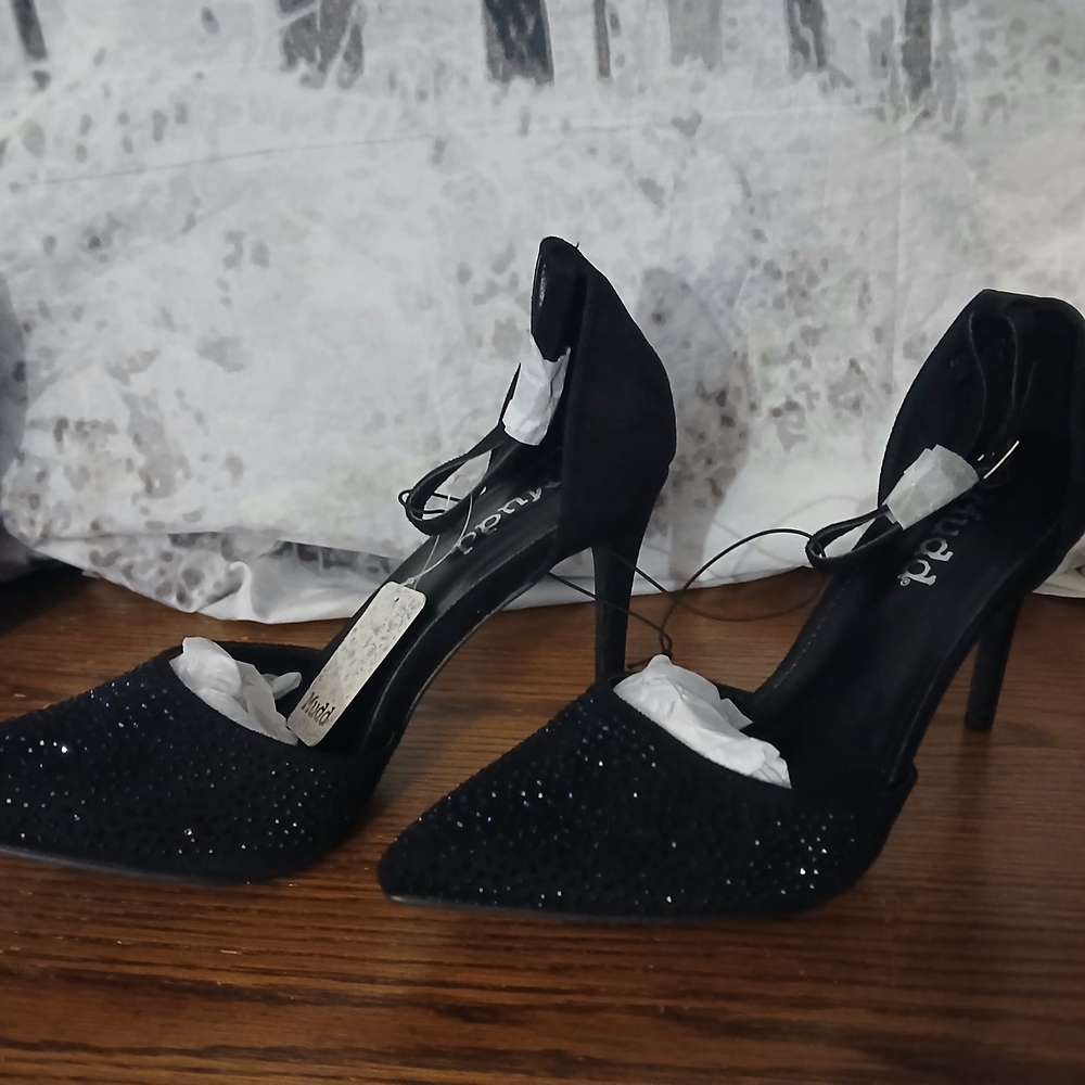 Mudd Black Heels Elegant and Comfortable